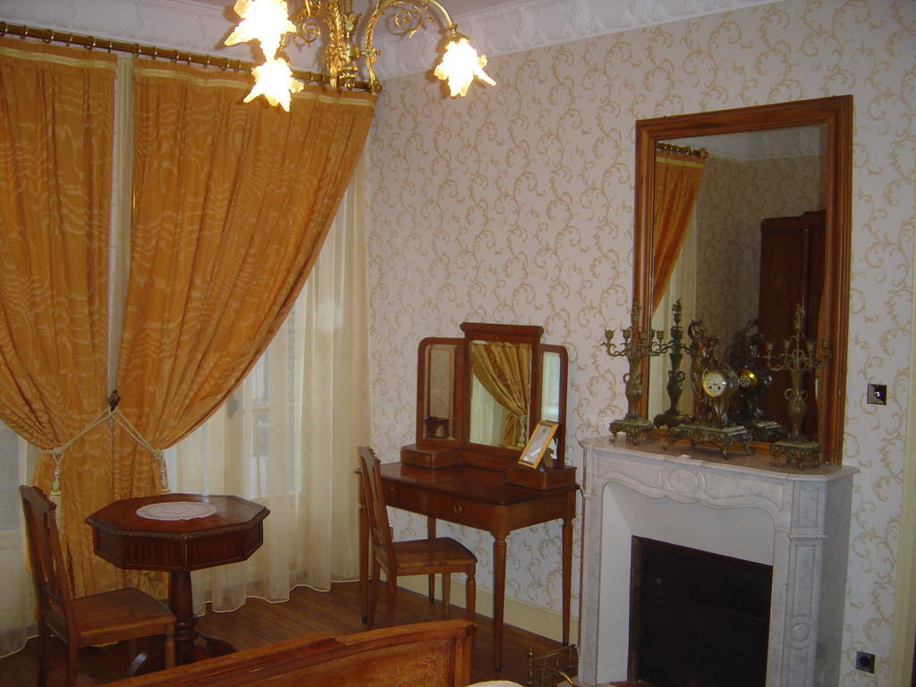 Le Terrondou Hotel Vic-sur-Cère Quarto foto