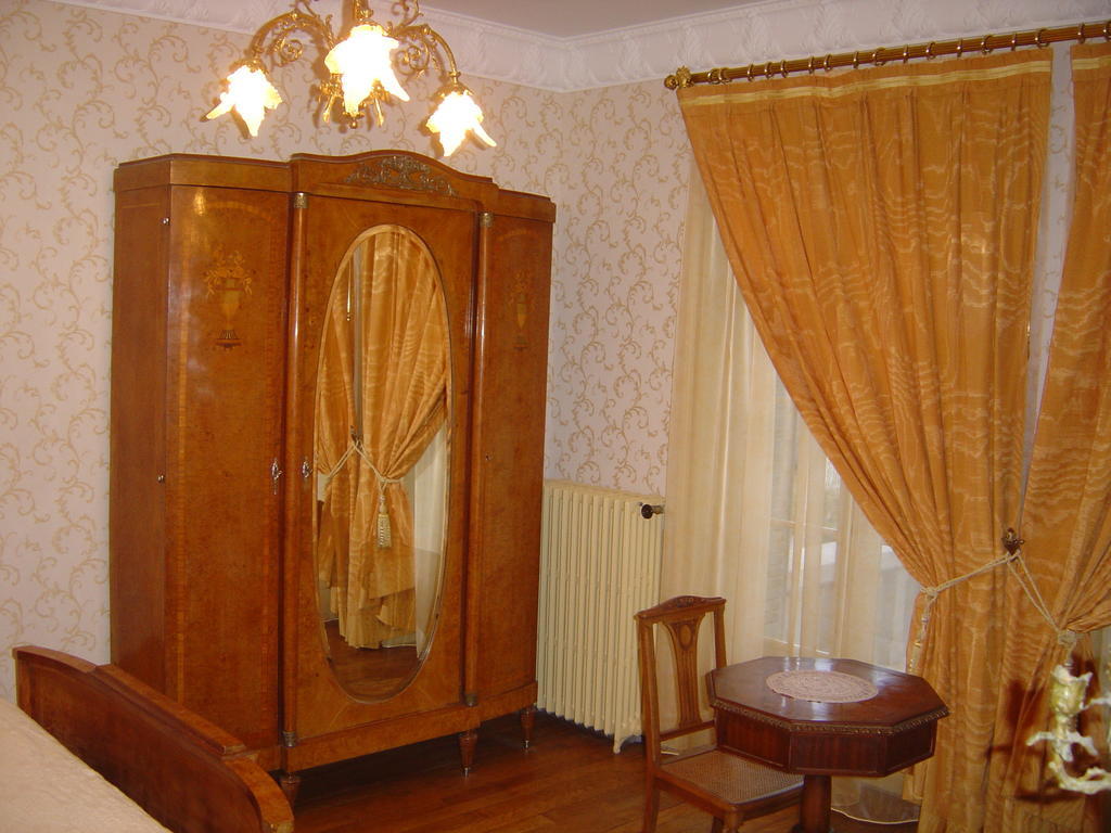 Le Terrondou Hotel Vic-sur-Cère Quarto foto