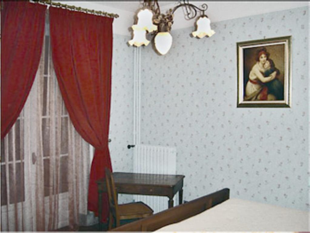 Le Terrondou Hotel Vic-sur-Cère Quarto foto